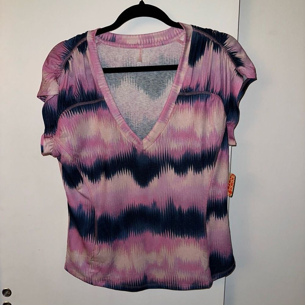 New NWT Free People Pink and Navy Wave-Print V-Neck Top sz XL